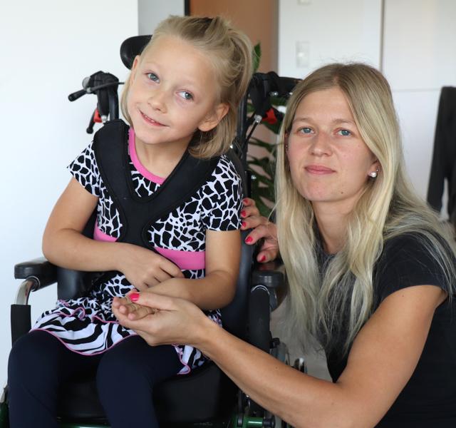 Katharina Purrer lebt mit ihrer Mutter Elisabeth und Schwester Magdalena in St. Georgen im Attergau.