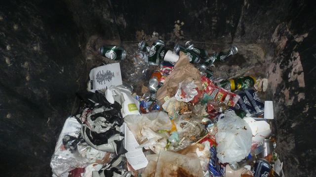Restmüllaufkommen Crossroads Festival 2019 in Graz am fünften Tag. Die Alu-Dosen könnte ev. von StadtparkbesucherIn stammen...