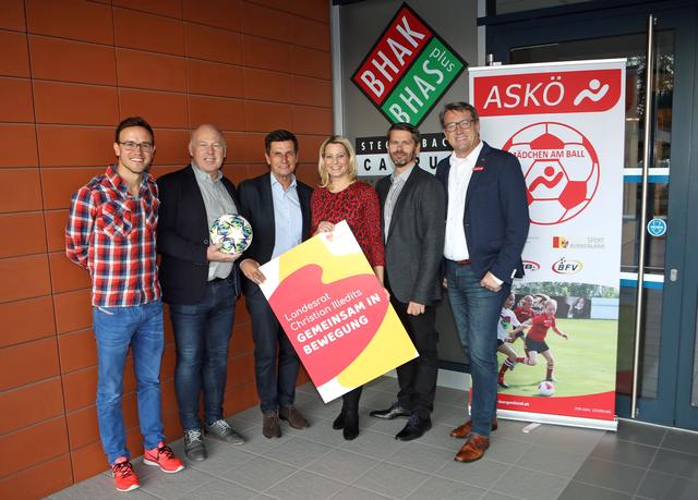 Runder Tisch zum Frauenfußball mit Joachim Steiner (BHAK Stegersbach), BFV-Geschäftsführer Karl Schmidt, den Landesräten Illedits und Winkler, Direktor Chris Wagner (BHAK Stegersbach) und ASKÖ-Präsident Alfred Kollar – aber ohne dem ASVÖ Burgenland