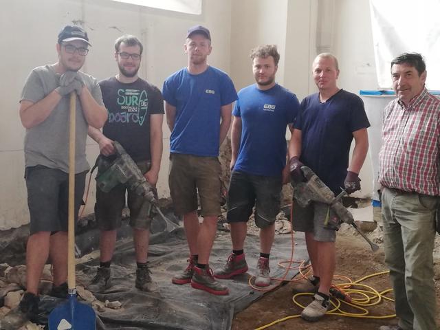 Viele freiwillige Helfer, wie hier am Bild die FF Berndorf der Gemeinde Eidenberg packten bereits tatkräftig an!