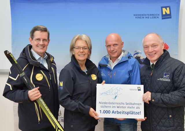 v.l.n.r. Christoph Madl, Geschäftsführer Niederösterreich Werbung-GmbH; Tourismuslandesrätin Petra Bohuslav, Michael Reichl, Vorsitzender der Fachvertretung Seilbahnen Wirtschaftskammer Niederösterreich und Helmut Miernicki, Geschäftsführer ecoplus. Niederösterreichs Wirtschaftsagentur GmbH | Foto: NLK Pfeiffer