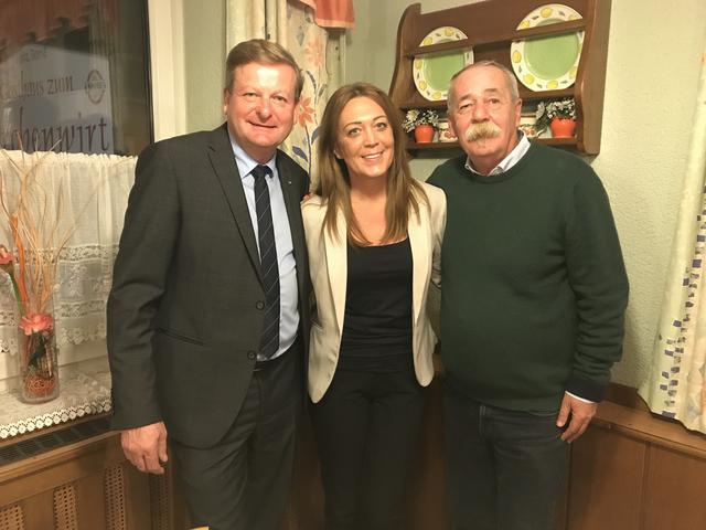 Landesrat Gottfried Waldhäusl, FPÖ-Bezirksobfrau Vesna Schuster, FPÖ-Bezirksobmann Erich Königsberger