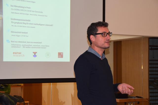 Geschäftsführer des Klimabündnis Tirol, Andrä Stigger freute sich über viele Interssierte. | Foto: Siegele