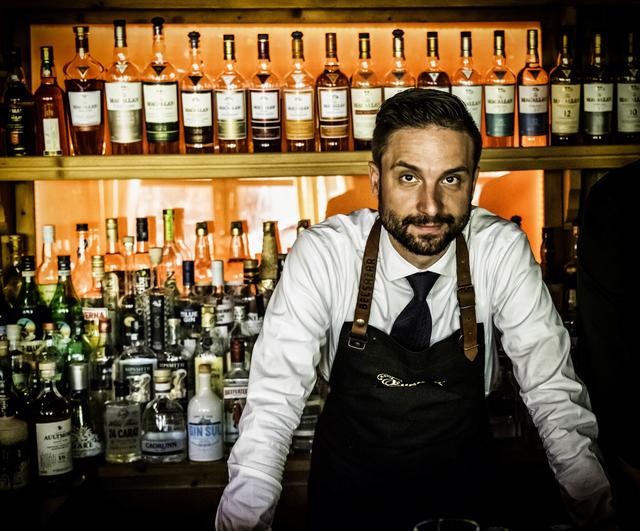 Andi Hotter betreibt die beste Hotelbar Österreichs in der Gemeinde Zellberg.  | Foto: privat