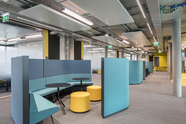 Sitznischen sollen die Zusammenarbeit vereinfachen. | Foto: Mark Sengstbratl/Dynatrace