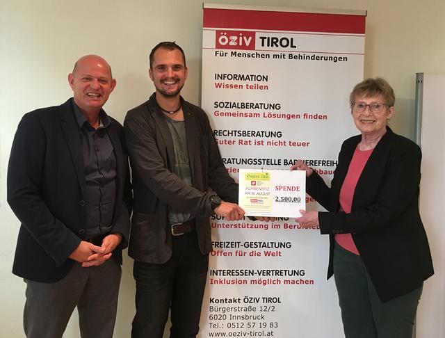 Spendenübergabe: ÖZIV Tirol-Geschäftsleiter Hannes Lichtner, Joachim Nigg und ÖZIV-Vorstandsmitglied Edith Egger (v.l.). | Foto: ÖZIV Tirol