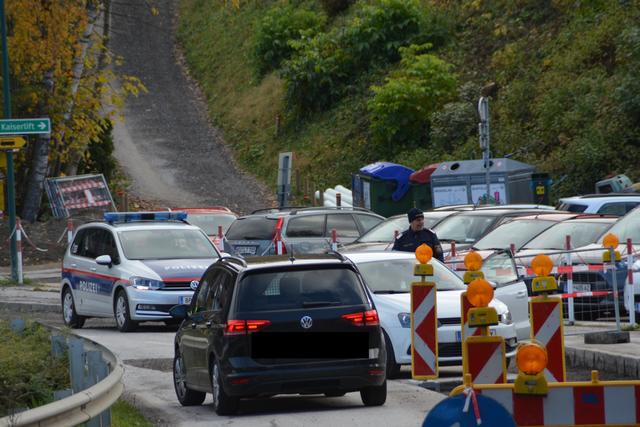 Vier Festnahmen gab es heute Früh nach einer riskanten Verfolgungsjagd von Ebbs nach Kufstein in der Festungsstadt und eine dubiose Bombendrohung.