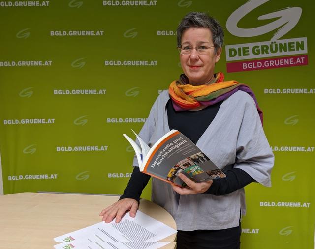 Regina Petrik will das Gebäude des Krankenhauses erhalten. | Foto: Die Grünen