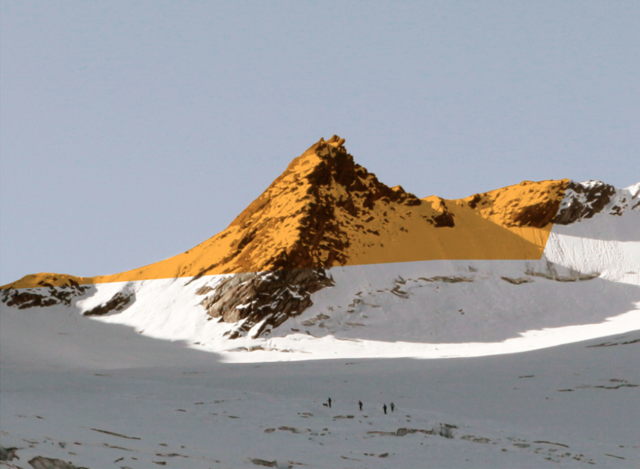 Diese Visualisierung des kolportierten Abtrages des Gratgipfels fertigte der WWF an. Die auf dem Gletscher befindlichen Personen geben Aufschluss auf die Höhenverhältnisse.