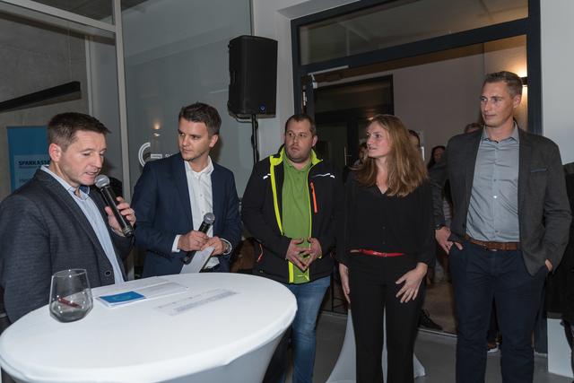 Moderator Manfred Lanzersdorfer (li) mit Vertretern der Coworking Spaces Granitlab: Andreas Höllinger (Andares Marketing u. Kommunikation), Dominik Praher (PFLEGE4you Praher OG), Eva Köckeis (OENAG – Ökonomische Neubau und Altbausanierungs GmbH) und Alexander Stürmer (A-X IT). v.l. | Foto: Alfred Hofer