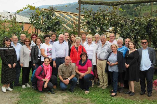 Die Delegation der Leaderregion Südliches Waldviertel-Nibelungengau mit Vertretern der Region Keda bei der Besichtigung eines Weinbau-Projektes.