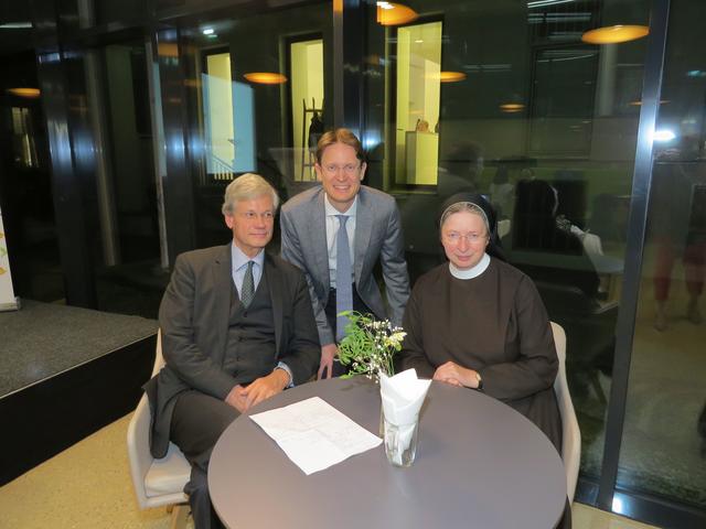 Festredner, Universitätsprofessor Matthias Beck, Joakim Huber (Vorstand Innere Medizin) und Schwester Barbara, Generaloberin Elisabethinen, waren sich über die ganzheitliche Betreuung der Patienten einig.