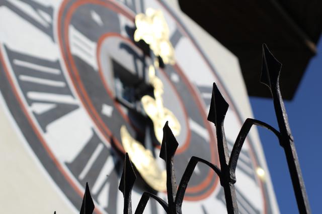 Uhrturm - wer liest die Zeit des Lebens richtig? Wer weiß, wieviel davon uns wohl noch bleibt? 