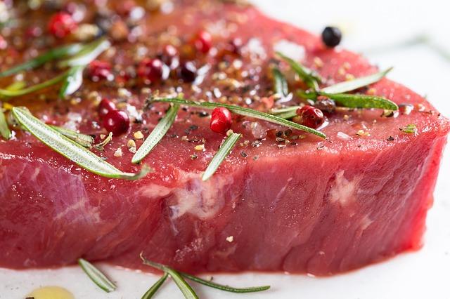 Auch Fleisch gehört zu Paleo, Basis sollte allerdings Gemüse bleiben