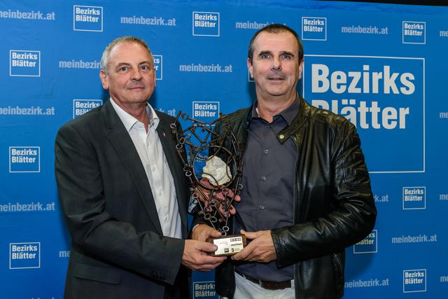 Foxtours-Chef Martin Ochsenhofer wurde die Trophäe von Walter Horvath (Energie Burgenland) überreicht.