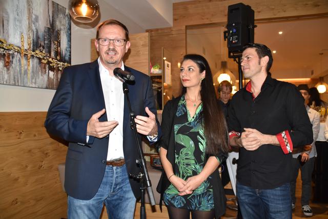 Nationalratsabgeordneter Rudolf Silvan und Nilou und Alex Karabacek 