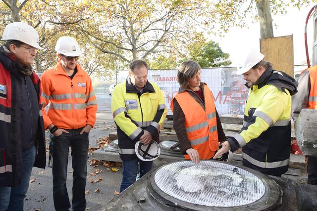 Vizebürgermeisterin Birgit Hebein auf der Baustelle bei der Reichsbrücke. | Foto: PID/Kromus