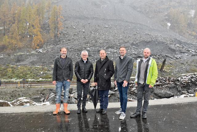 Im Bild v.l.: Josef Plank (Gebietsbauleiter WLV), Bgm Klaus Ungerank, LHStv Geisler, Christian Molzer (Vorstand Abt. Verkehr und Straße) und Ivo Schreiner (stv. Leiter WLV Tirol) | Foto: Land Tirol/Entstrasser