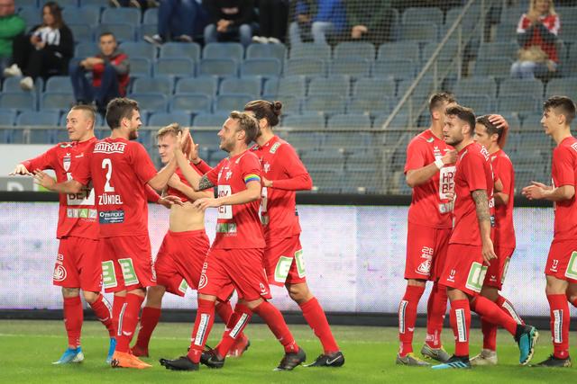 Ob die Roten beim Match gegen Amstetten Grund zum Einklatschen haben?