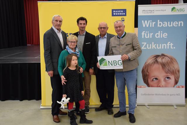Direktor Walter Mayr mit Landtagsabgeordnetem René Lobner und Bürgermeister Johann Mayer.