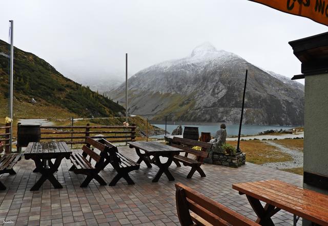 Wir stärkten uns im Kölnbreinstüberl mit einer guten, warmen Kaspressknödelsuppe und einer guten Brettljause. Das Kölnbreinstüberl liegt auf 1950m. Seehöhe. Von der Terrasse hat man einen tollen Blick auf die 200m hohe Kölnbreinsperre.