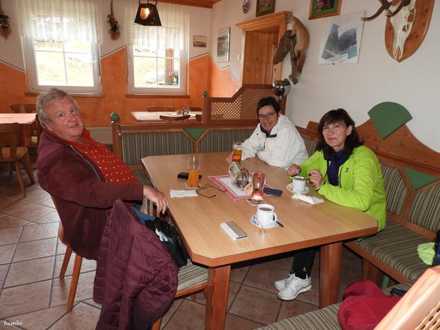 Wir stärkten uns im Kölnbreinstüberl mit einer guten, warmen Kaspressknödelsuppe und einer guten Brettljause. Das Kölnbreinstüberl liegt auf 1950m. Seehöhe. Von der Terrasse hat man einen tollen Blick auf die 200m hohe Kölnbreinsperre.