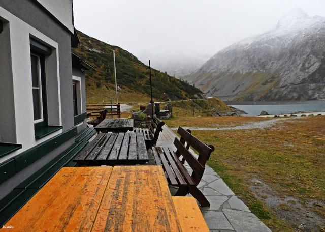 Wir stärkten uns im Kölnbreinstüberl mit einer guten, warmen Kaspressknödelsuppe und einer guten Brettljause. Das Kölnbreinstüberl liegt auf 1950m. Seehöhe. Von der Terrasse hat man einen tollen Blick auf die 200m hohe Kölnbreinsperre.