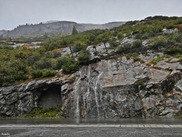 Über die 14,4 km lange und kurvenreiche Malta Hochalmstraße gelangen Sie zur Kölnbrein Staumauer und zum Kölnbreinspeicher. Erfahren Sie im Inneren der Kölnbreinsperre Wissenswertes über die umweltschonende Stromerzeugung aus Wasserkraft im Rahmen einer Staumauerführung oder genießen Sie die atemberaubende Fernsicht auf dem „Airwalk“ an der Kölnbreinsperre. 