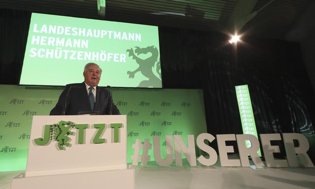 LH Hermann Schützenhöfer beim Wahlkampfauftakt in der Schutzengelhalle in Heimschuh