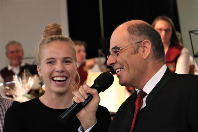 Celina Degen/SK Sturm und Bgm. Karl Ziegler | Foto: Edith Ertl