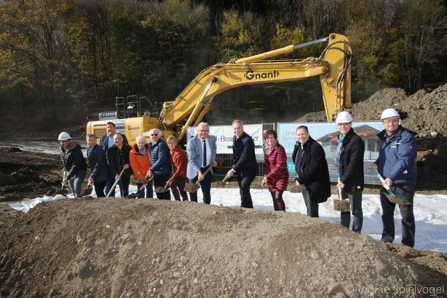 Spatenstich zum verbandseigenen Wertstoffsammelzentrum des GVA Tulln. Mario Grubmüller von der Fa Hydro Ingineure Krems, Dipl Georg Wieder, Herbert Weinerer -Pittel&Brausewetter, VizeBGM Christian Troja, GR Johann Baumgartner, BGM Johann Novomestsky, BGM Claudia Bock, LAbg. Bgm. Ing. Mag. Alfred Riedel, BGM Josef Schmidl-Haberleitner, GR Susanne Stejskal, StR Markus Naber, Andreas Blemberger und Robert Kamleitner von der Fa Trepka.