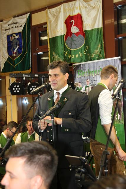 Ich erkläre den Ball für eröffnet!