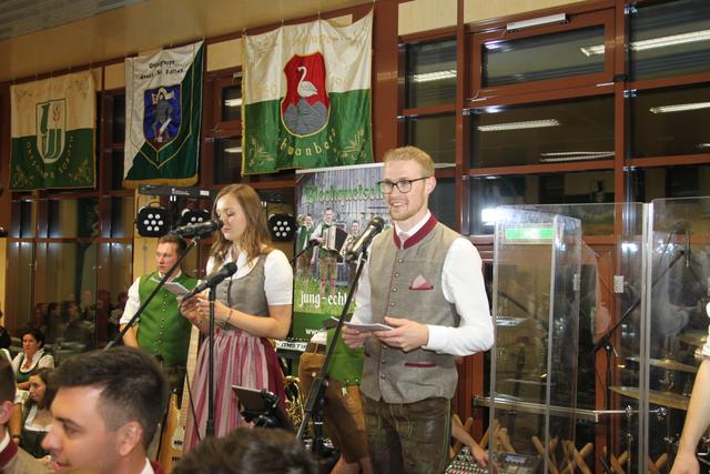 Magdalena Kappel und Georg Waltl bei der Begrüßung