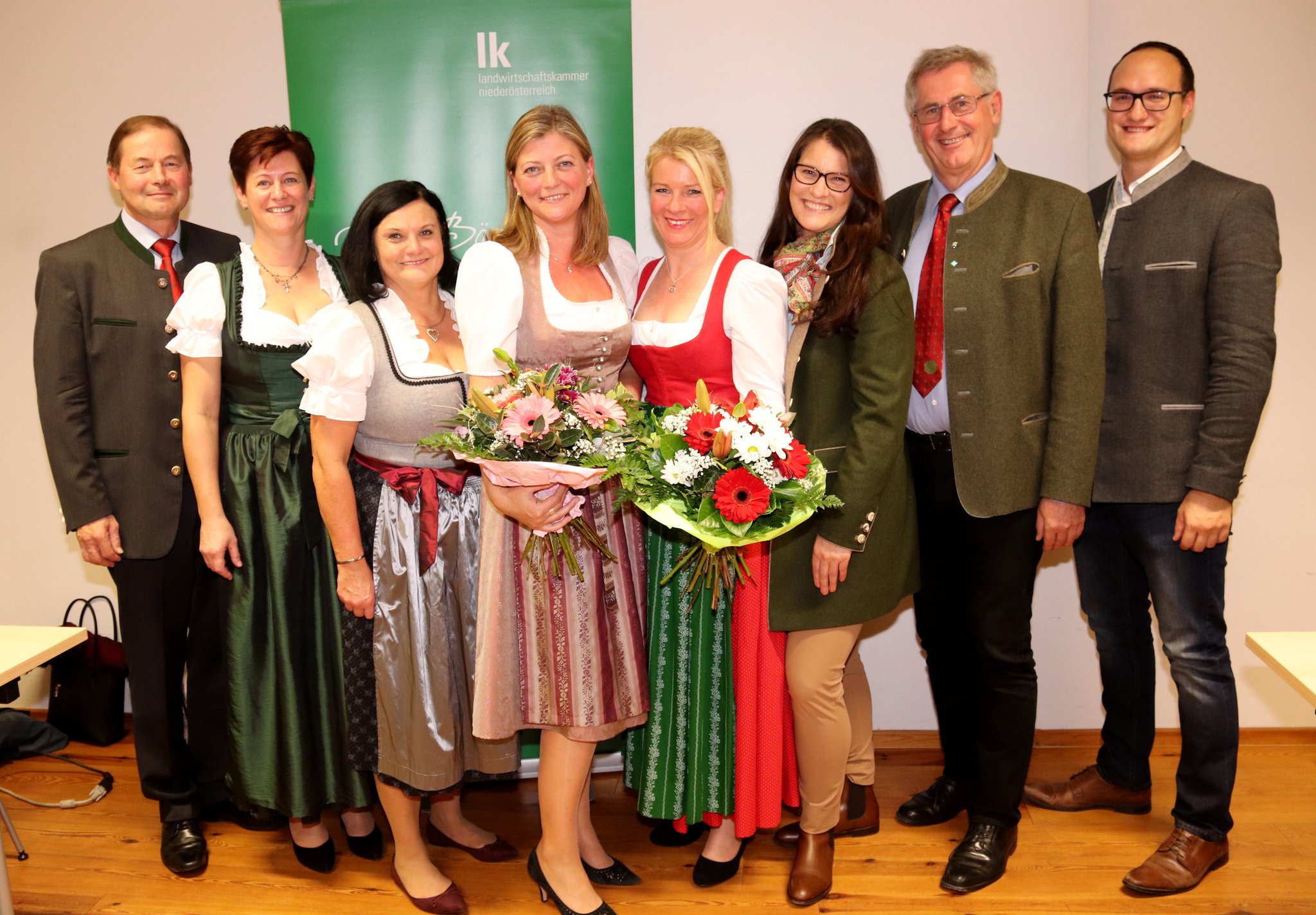 Frauen treffen krumbach, Partnersuche bezirk absam. Grosshflein meine stadt single. Stadt partnersuche aus marchegg. Voldpp beste dating app. Sextreff in Frauen treffen krumbach, Mann sucht frau rankweil