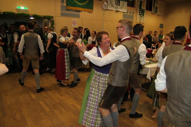 Frau Bürgermeister Maria Skazel im Tanzmodus