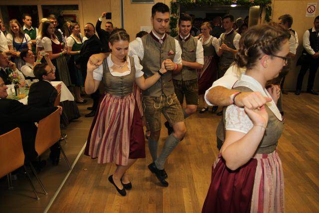 Man beachte: das 70-Jahre-Jubiläumsg'wand