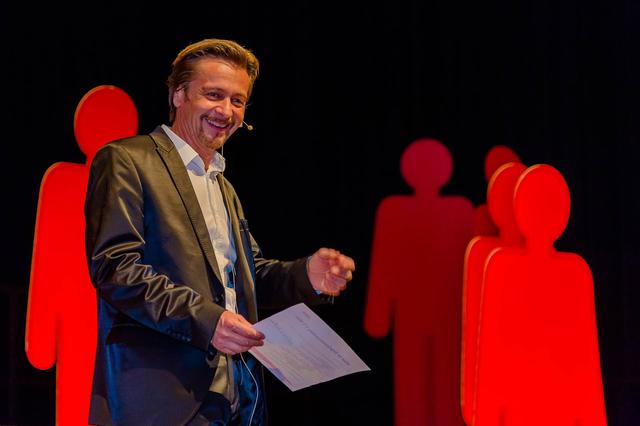 Bürgermeister Gerald Schmid bei seinem Herzensprojekt, dem Stadtentwicklungsprozess. | Foto: KK