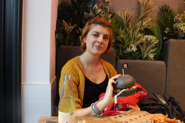 Die Space Burger gibt es in den verschiedensten Farben - von Rot, über Gelb oder Grün und auch Schwarz.  | Foto: Sabine Ivankovits