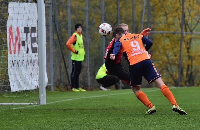 Hier erzielt Kevin Aiglstorfer per Kopf das vorentscheidende 3:1 gegen den Herbstmeister!