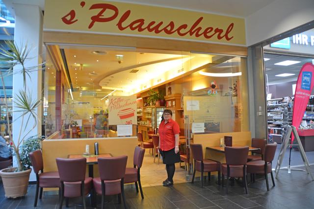 Kaffeehaus-Chefin Maria Hintersteiner ist enttäuscht von der Politik. Sie hat 100.000 Euro für den Nichtraucherschutz investiert. | Foto: Roland Mayr