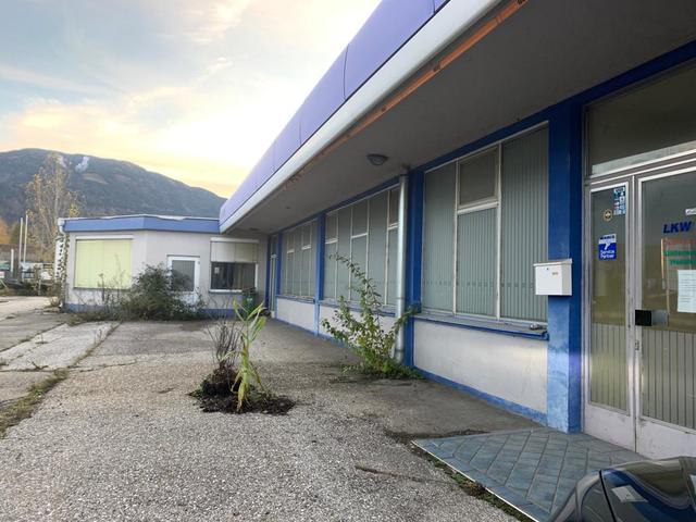 Diese Hallen sollen Ressenig Fahrzeugbau gehören.  | Foto: Privat