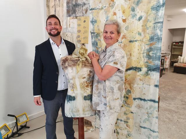 Auch Bezirksvorsteher Markus Rumelhart (SPÖ) stattete dem neuen Geschäftslokal einen Besuch ab. | Foto: BV6