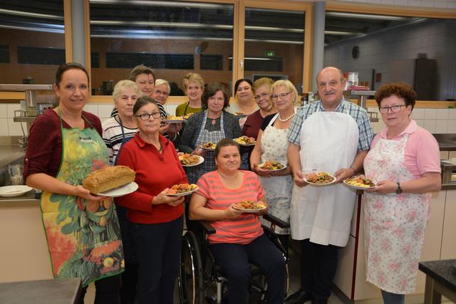 Zuckerreduzierte Weihnachtskekse: Die Mitglieder der ÖDV Diabetiker Selbsthilfegruppe Hartberg zeigten ihre Backkünste.