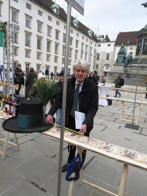 Notar Gerhard Schuessler vermisst die Brettljause ganz genau.