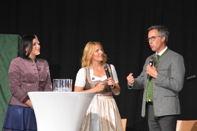 Elisabeth Köstinger und Georg Strasser im Interview mit Moderatorin Birgit Perl.