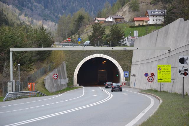 Der Landecker Tunnel war nach einem Verkehrsunfall zwei Stunden gesperrt (Symbolbild).