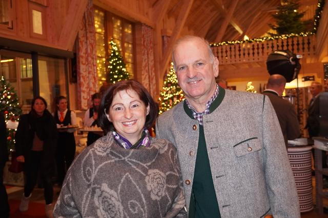 Der Henndorfer Bürgermeister Rupert Eder mit Gattin war selbstverständlich auch mit dabei. | Foto: Gertraud Kleemayr