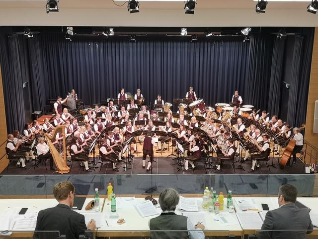 Eine Jury bewertete die Musikvereine. | Foto:  OÖBV Eferding