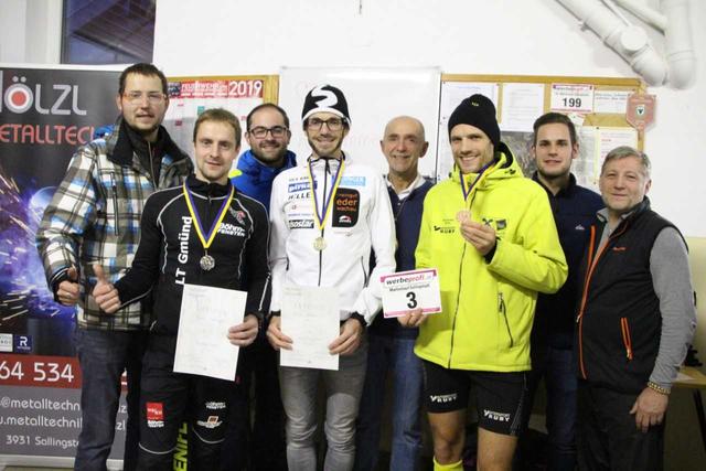 Gruppenfoto (v.l.): Markus Rabl, Stefan Apfelthaler, Christopher Edelmaier, Martin Hofbauer, Josef Schaden, Alexander Bichl, Mathias Hipp, Günther Prinz. | Foto: JVP Sallingstadt