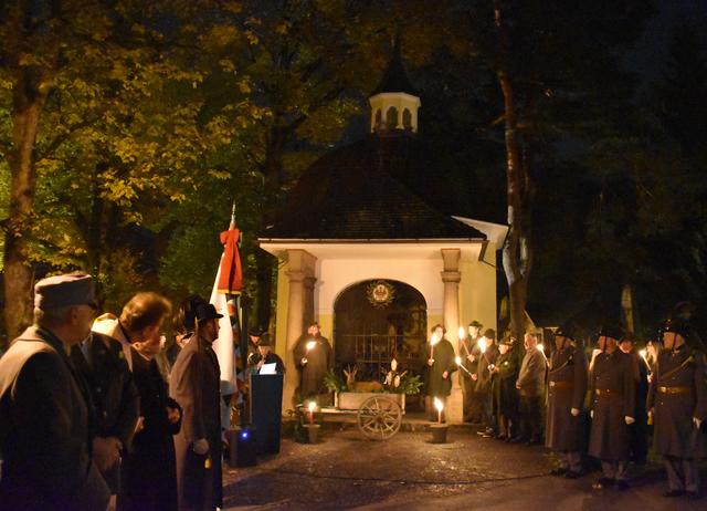 Vor der Kapelle auf dem Bergisel feierten die JägerInnen die Hubertusandacht. | Foto: Rüggeberg